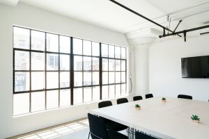 Rinnova il tuo pavimento con il microcemento